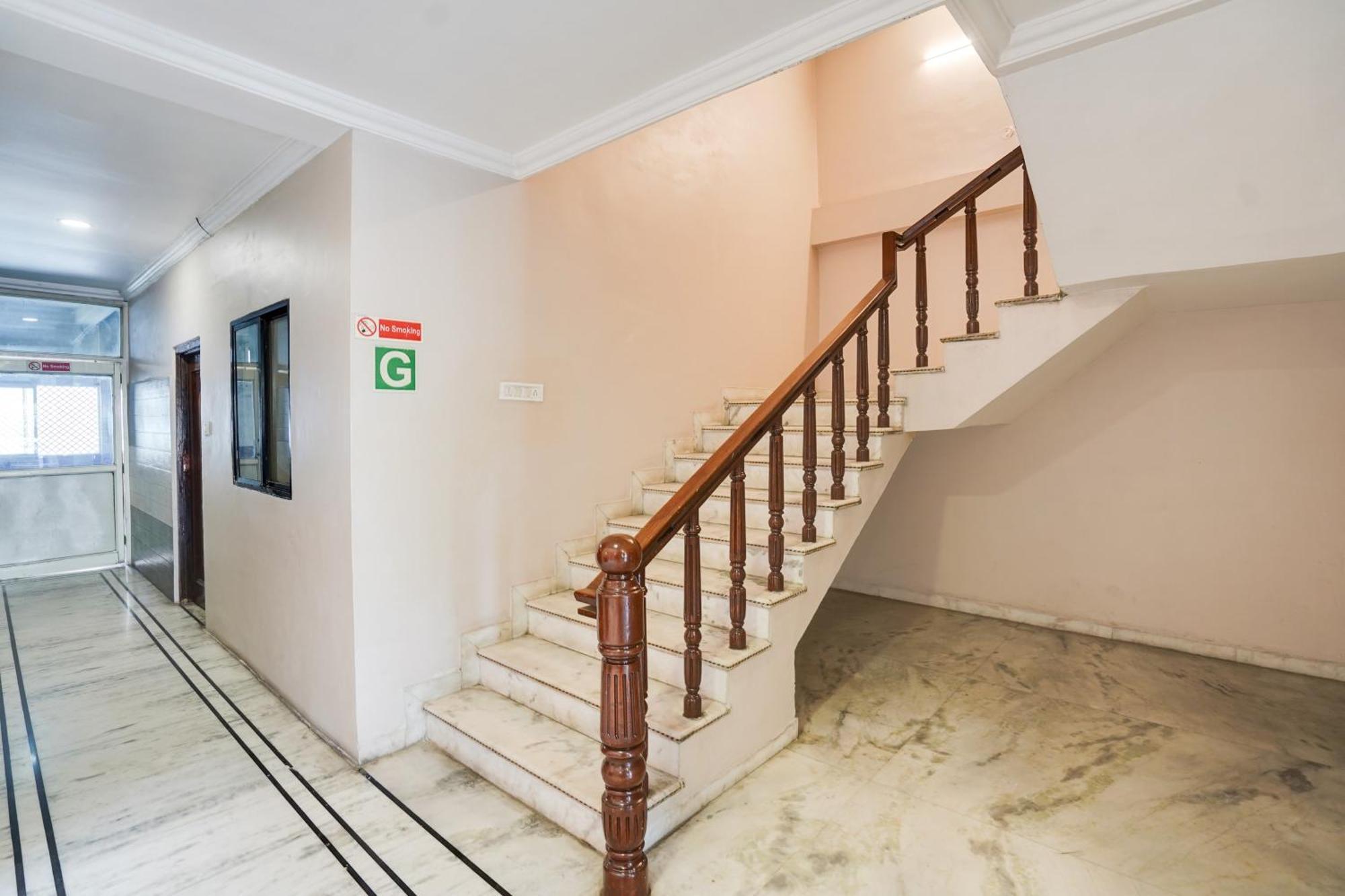 Super Hotel O Pithampur Formerly Ganga Residency Akolia Esterno foto