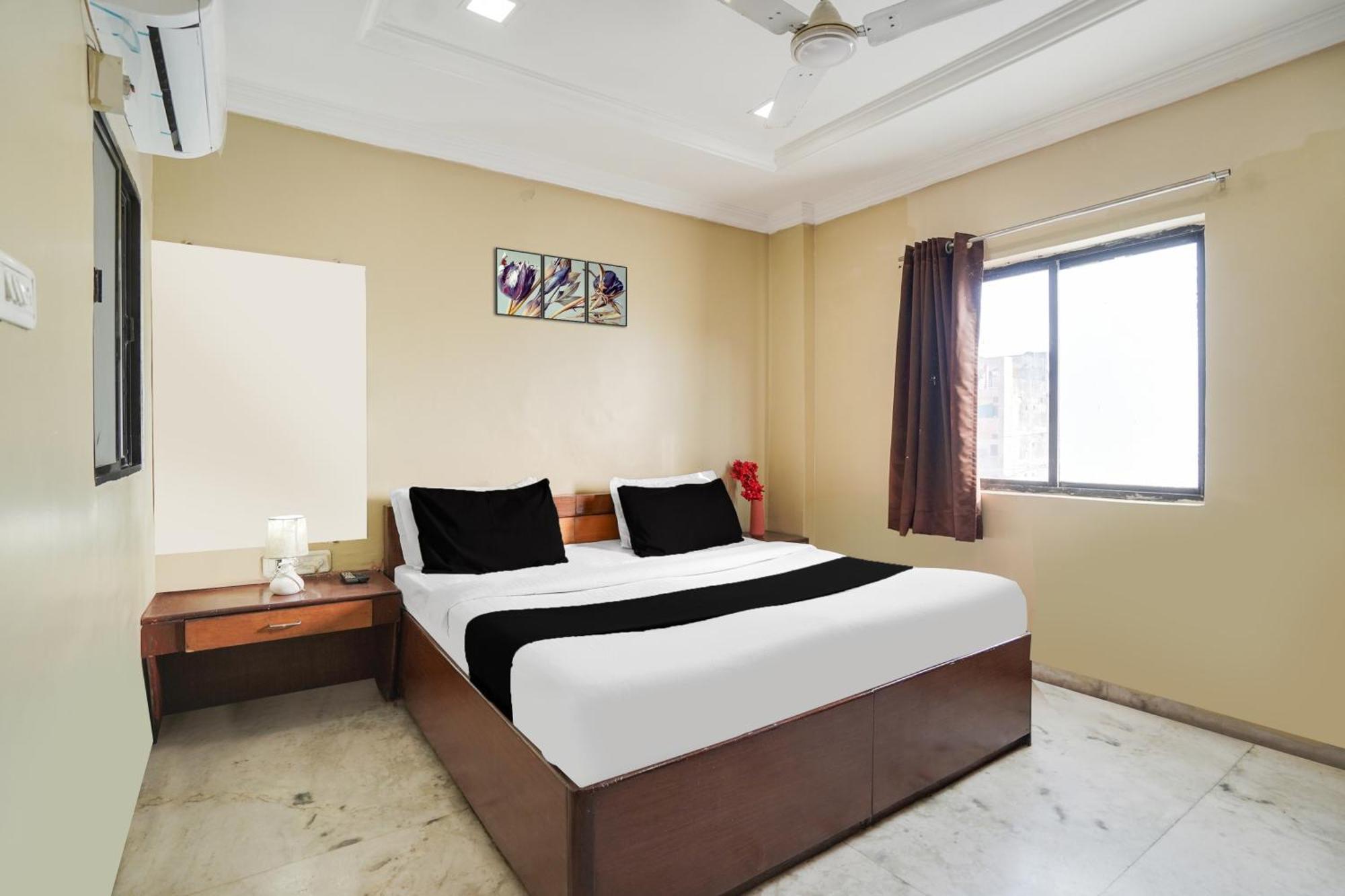 Super Hotel O Pithampur Formerly Ganga Residency Akolia Esterno foto