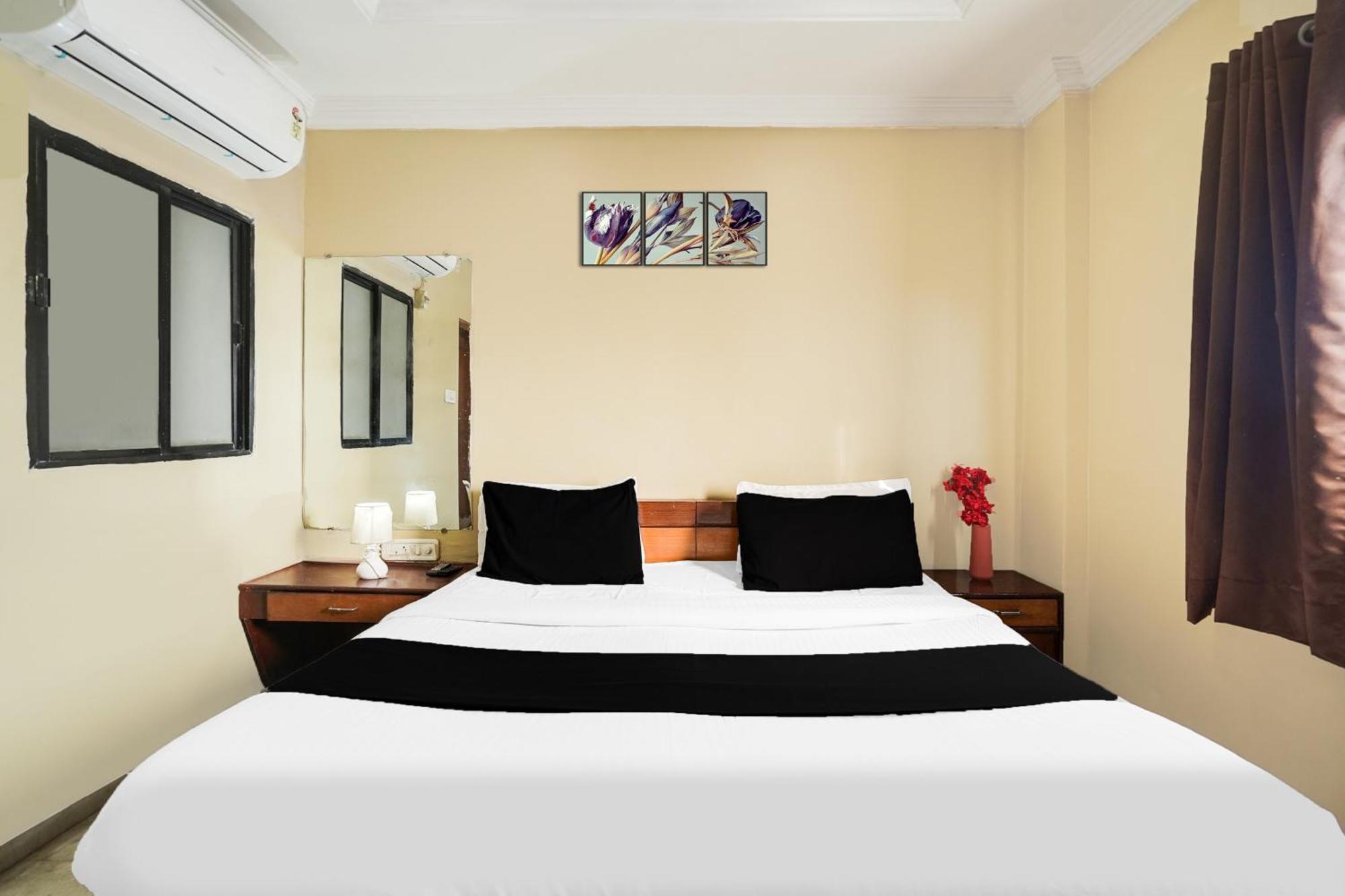 Super Hotel O Pithampur Formerly Ganga Residency Akolia Esterno foto