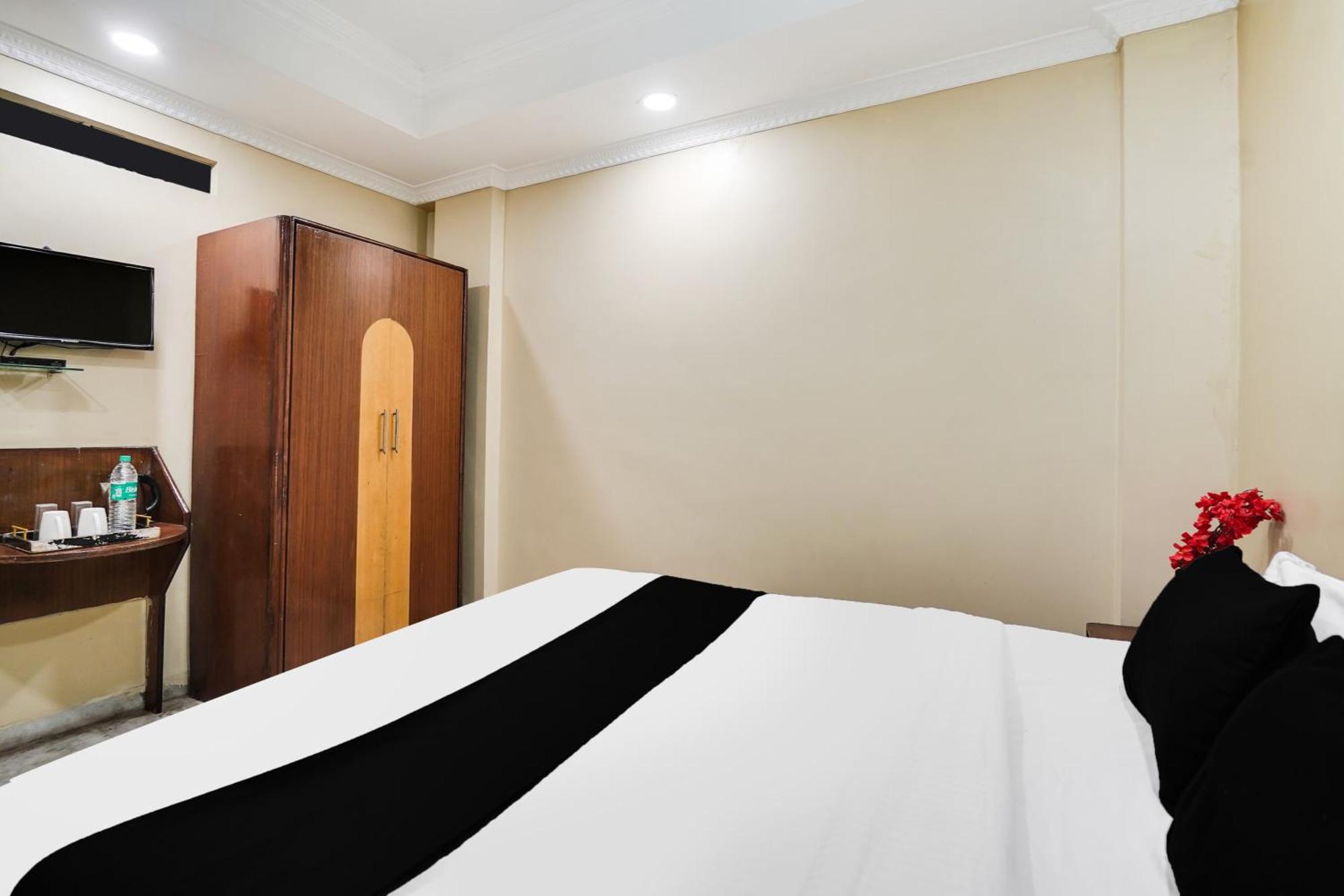 Super Hotel O Pithampur Formerly Ganga Residency Akolia Esterno foto