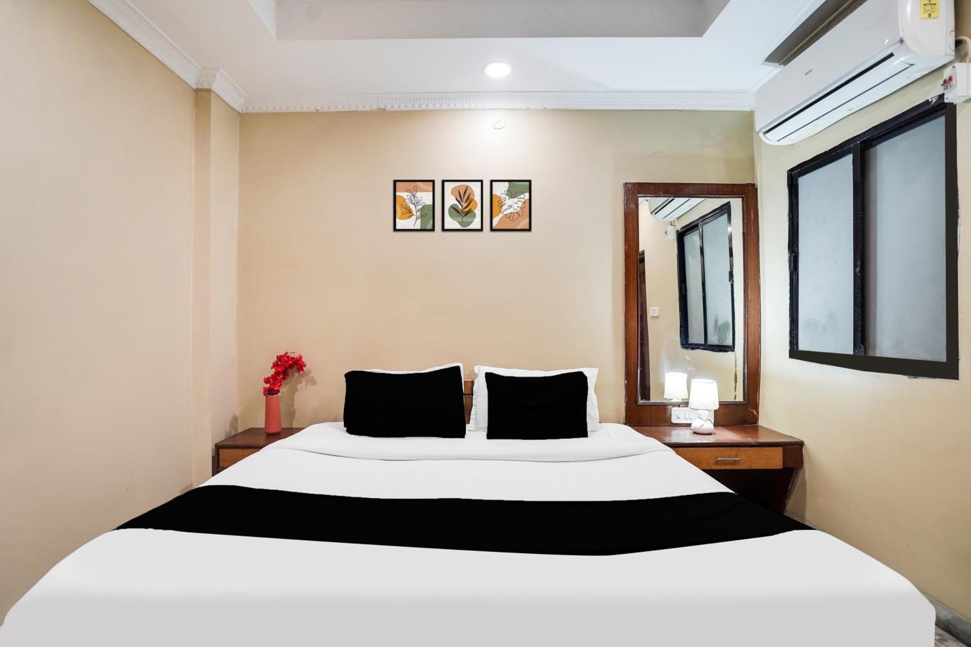 Super Hotel O Pithampur Formerly Ganga Residency Akolia Esterno foto