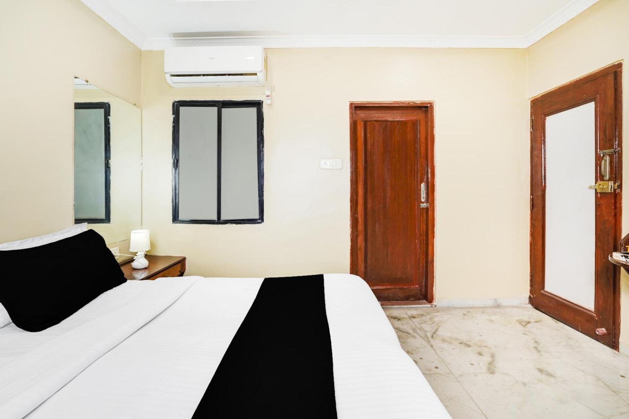 Super Hotel O Pithampur Formerly Ganga Residency Akolia Esterno foto