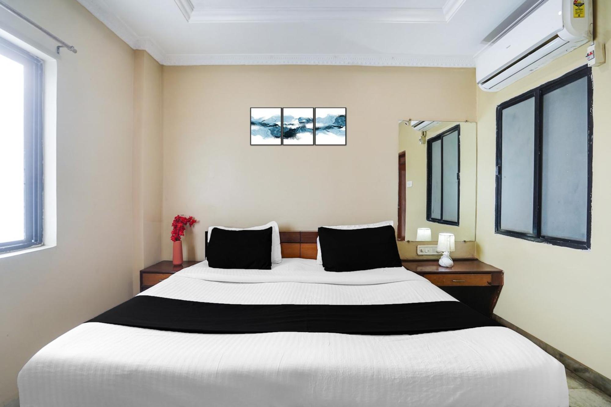 Super Hotel O Pithampur Formerly Ganga Residency Akolia Esterno foto