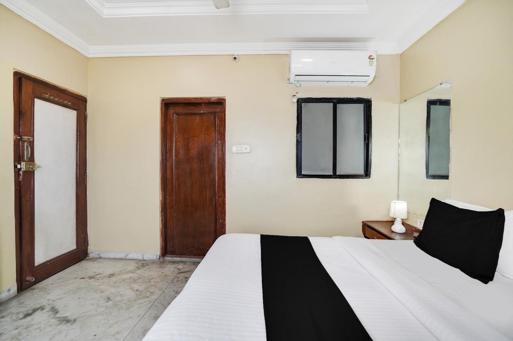 Super Hotel O Pithampur Formerly Ganga Residency Akolia Esterno foto