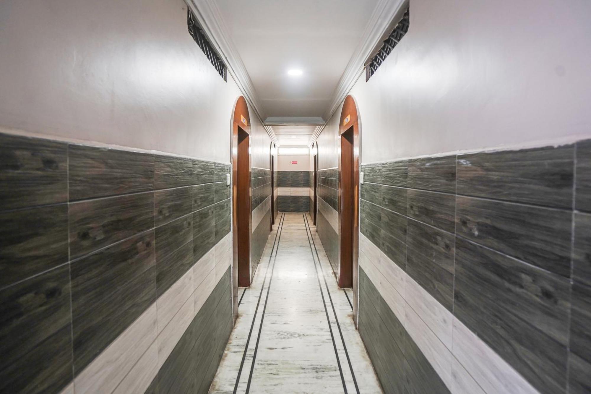 Super Hotel O Pithampur Formerly Ganga Residency Akolia Esterno foto