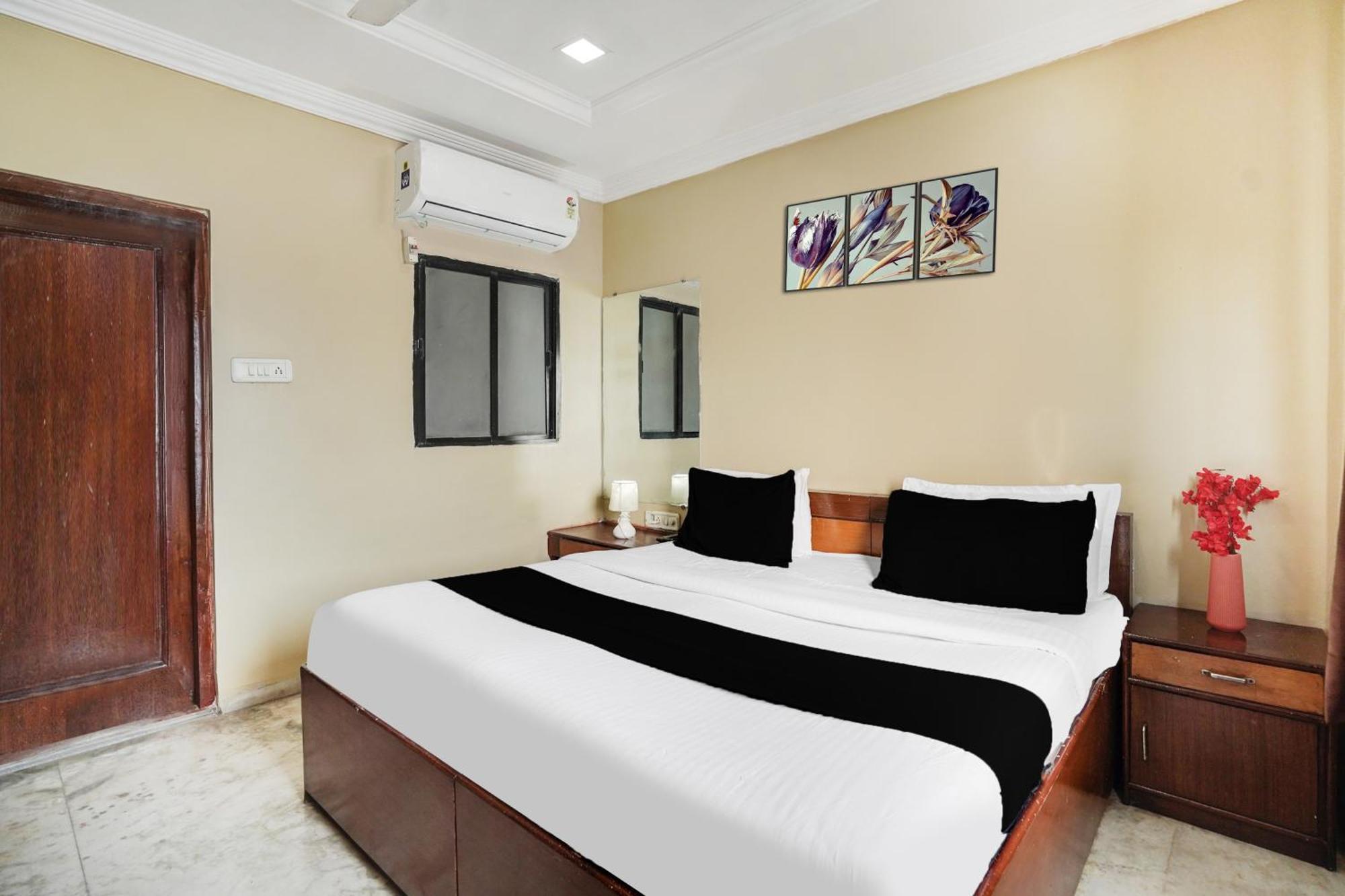 Super Hotel O Pithampur Formerly Ganga Residency Akolia Esterno foto