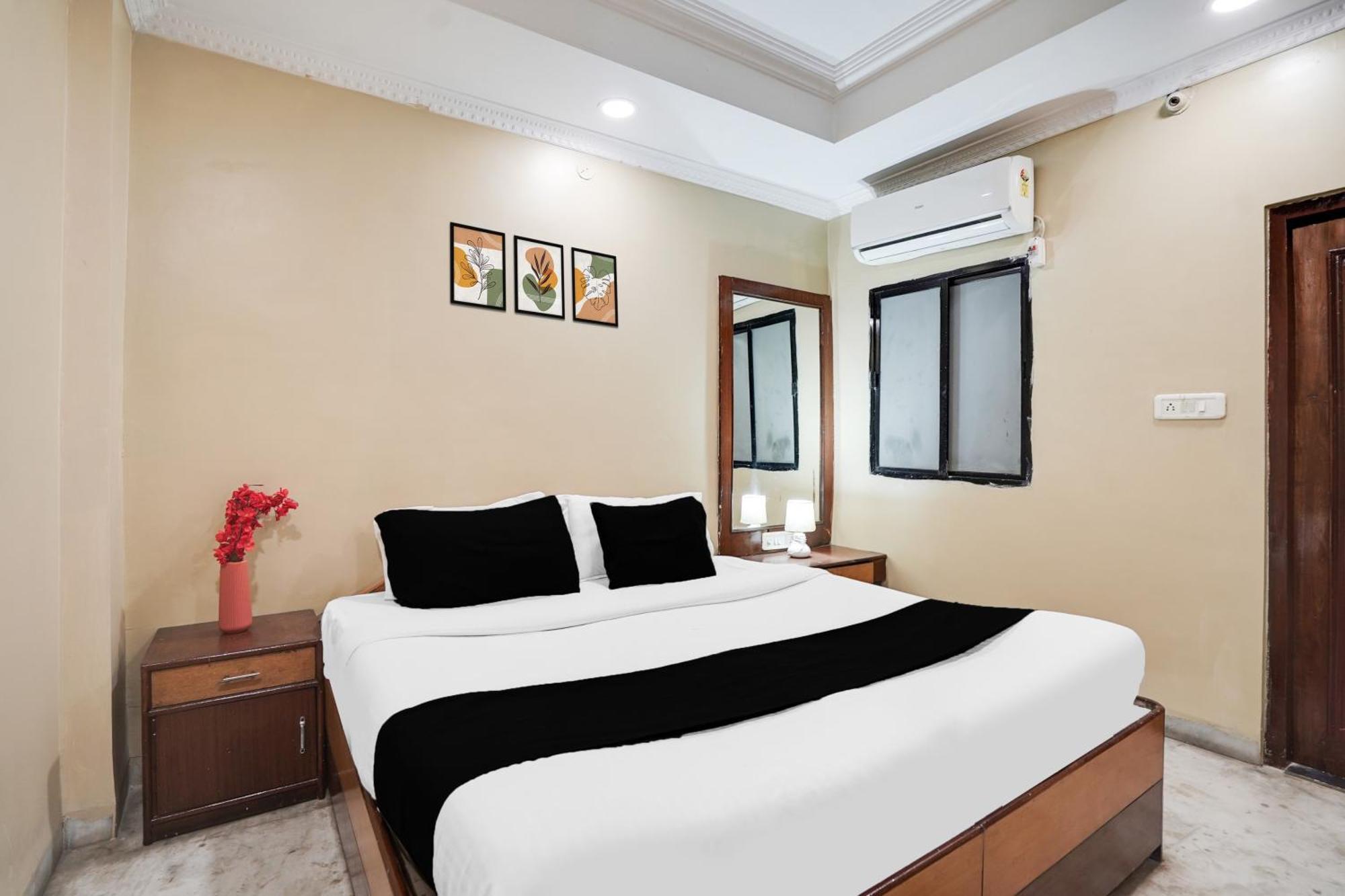 Super Hotel O Pithampur Formerly Ganga Residency Akolia Esterno foto