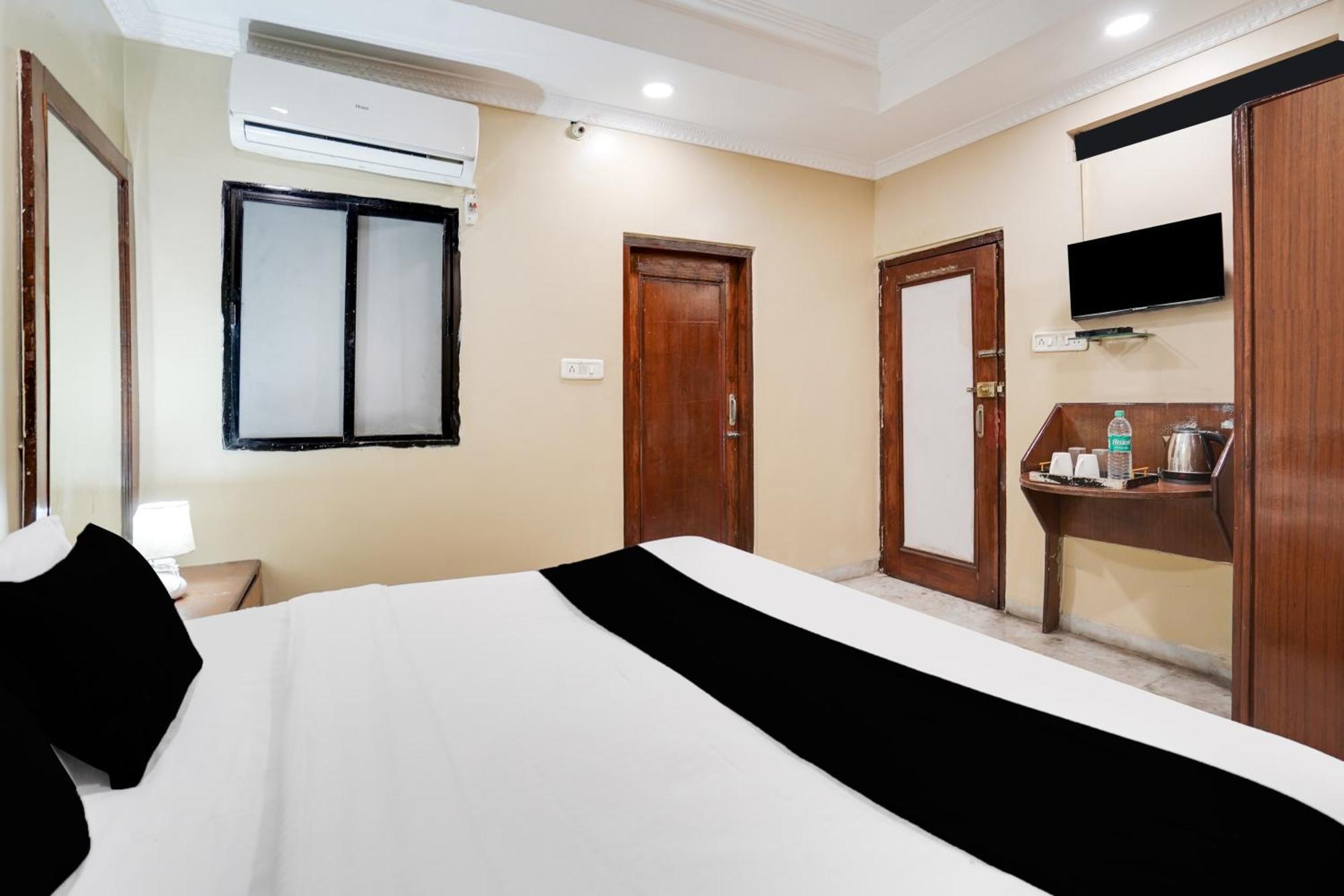 Super Hotel O Pithampur Formerly Ganga Residency Akolia Esterno foto